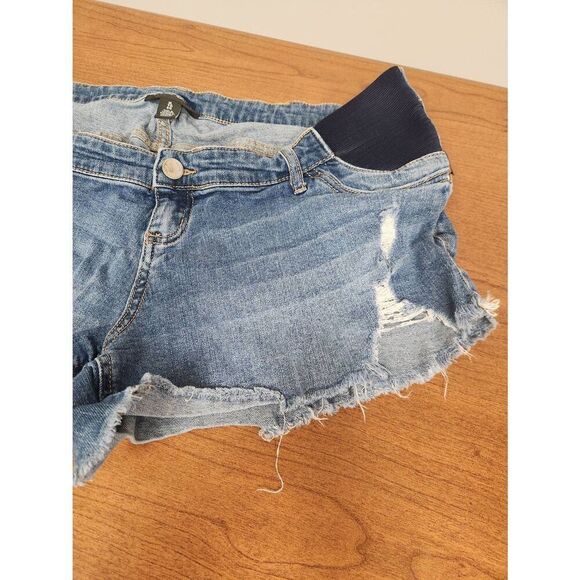 Indigo Blue XL maternity denim shorts. Super cute and comfy - Picture 1 of 6